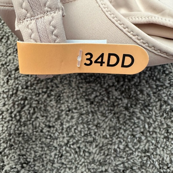 Bali Underwire Smoothing Light Illusion Neckline Convertible Women 34DD - Picture 5 of 6